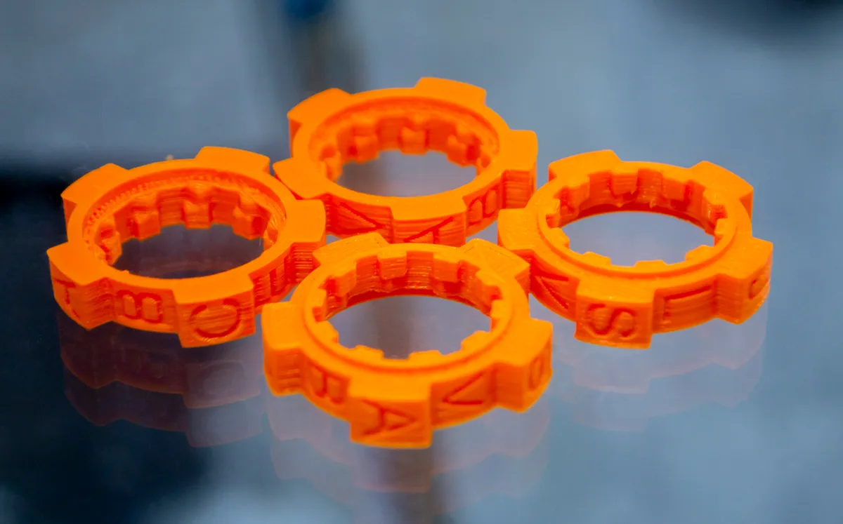 Pezzi funzionali stampati in 3D a deposizione di filamento